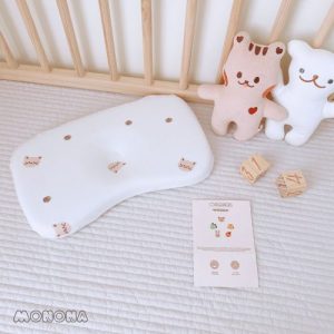 Gối cao su lõm đầu sơ sinh Monona – Mèo kem